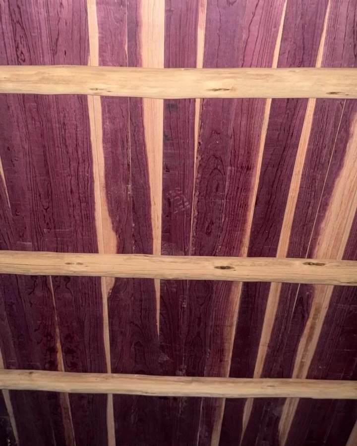 Assoalho de roxinho com veios arroxeados