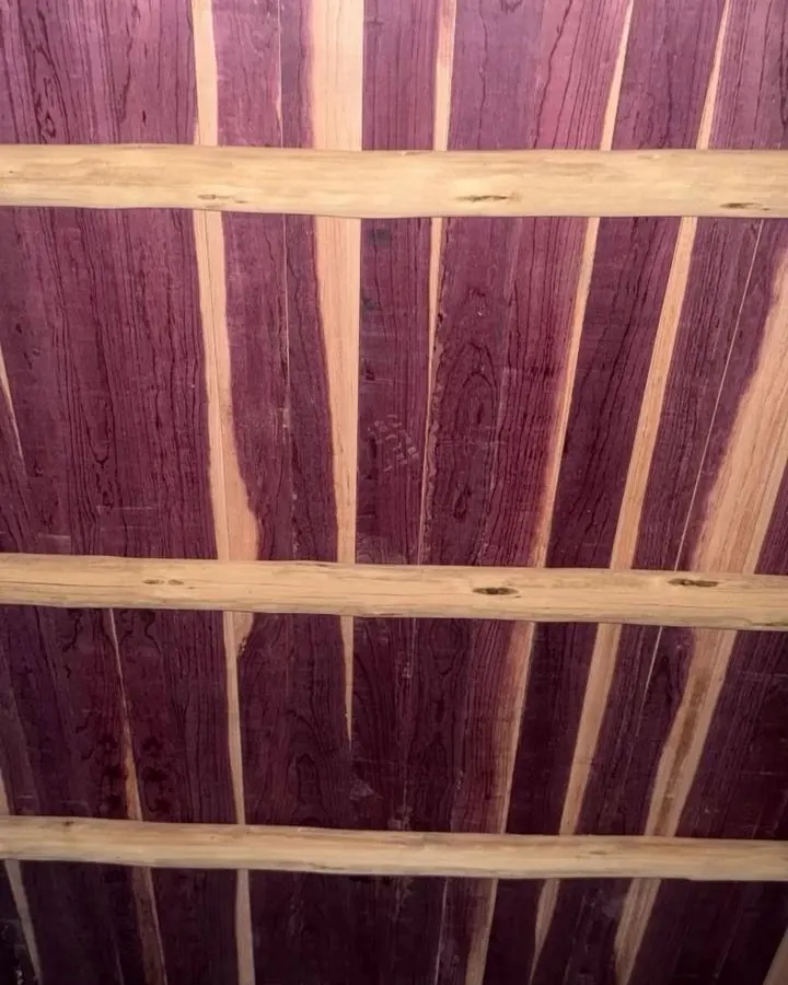 Assoalho de roxinho com veios arroxeados